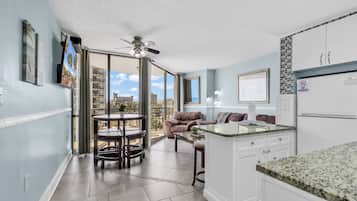 Family Condo, 1 Bedroom, City View, Beachfront | In-room dining