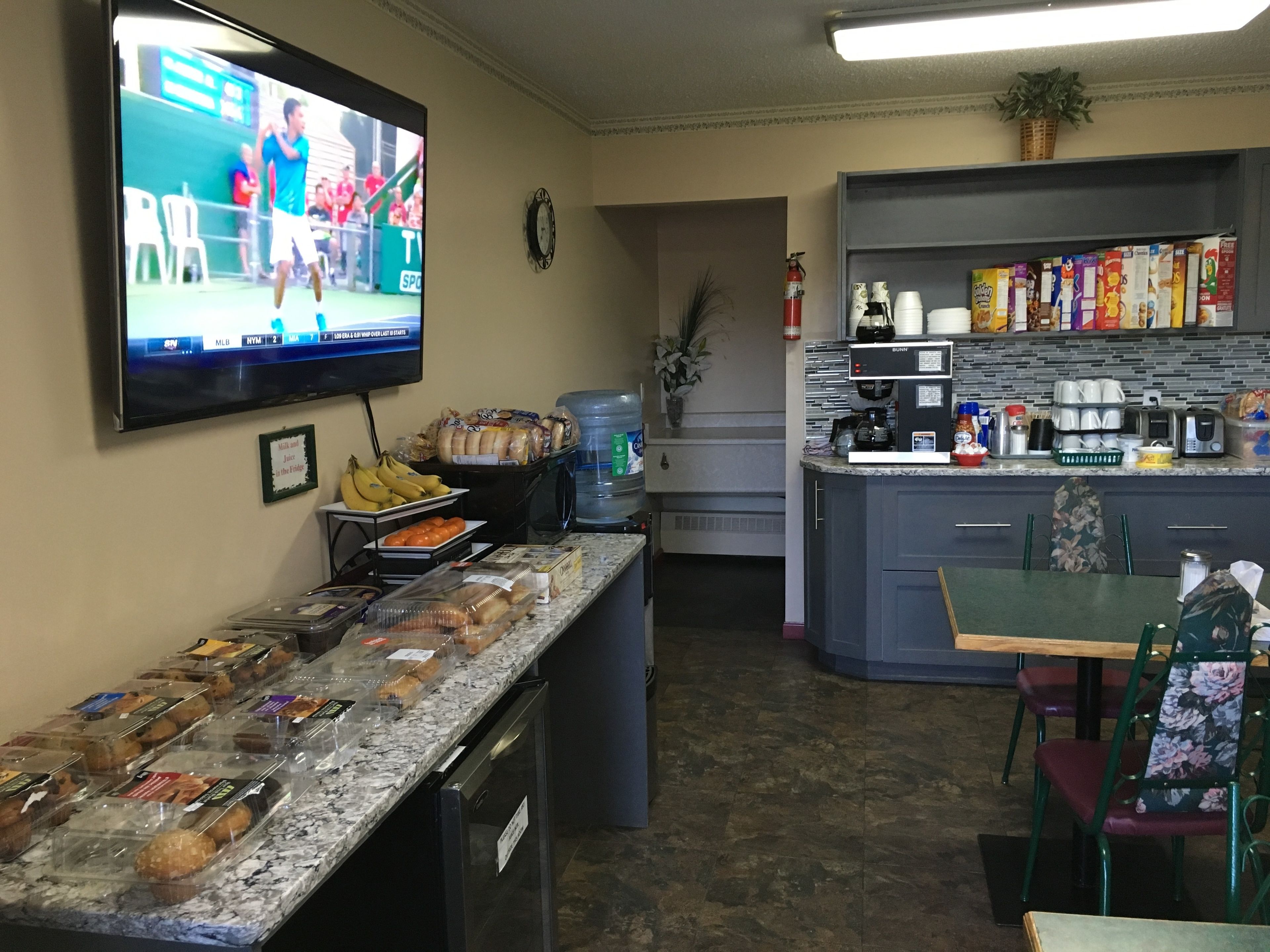 Free daily continental breakfast 