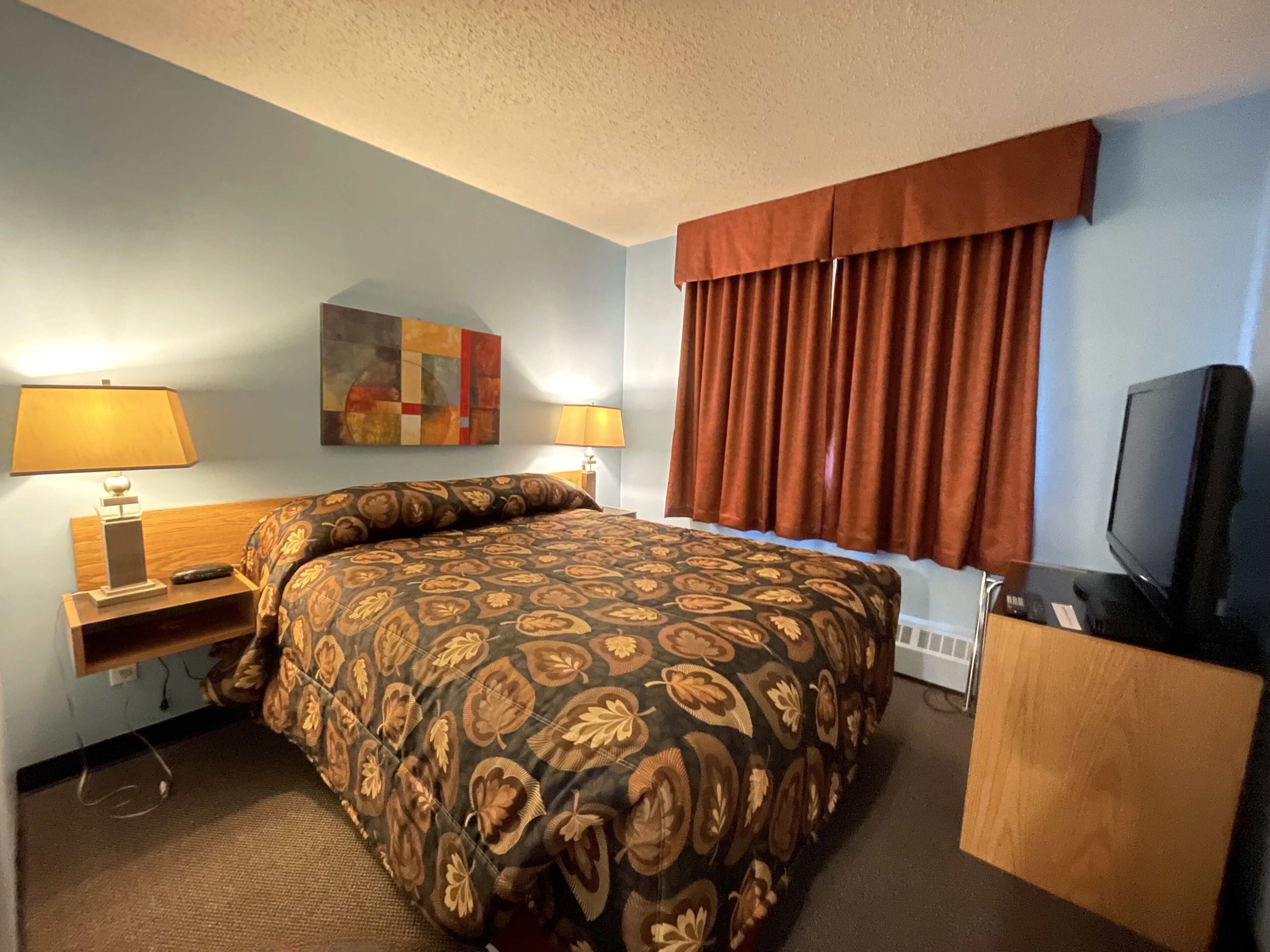 Desk, iron/ironing board, free WiFi, bed sheets