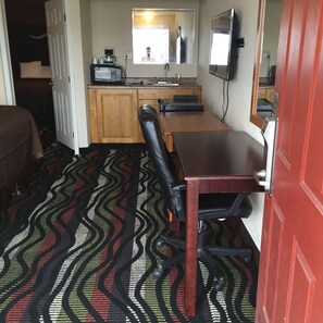 Standard Room, 2 Bedrooms, Smoking | Private kitchenette | Fridge, microwave, coffee/tea maker - Town and Country Motel (Piketon)
