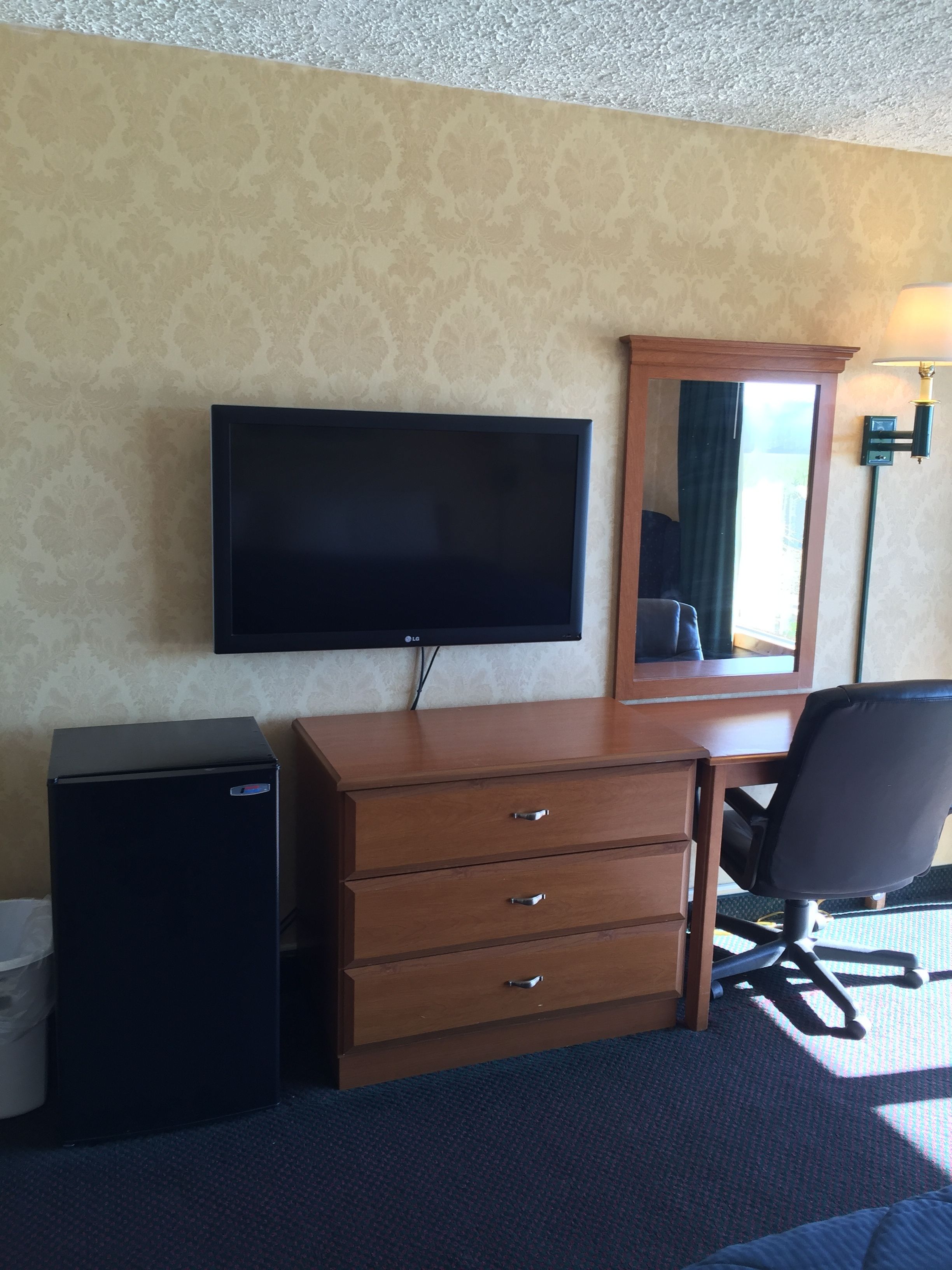 Standard Room, 2 Bedrooms, Smoking | Room amenity