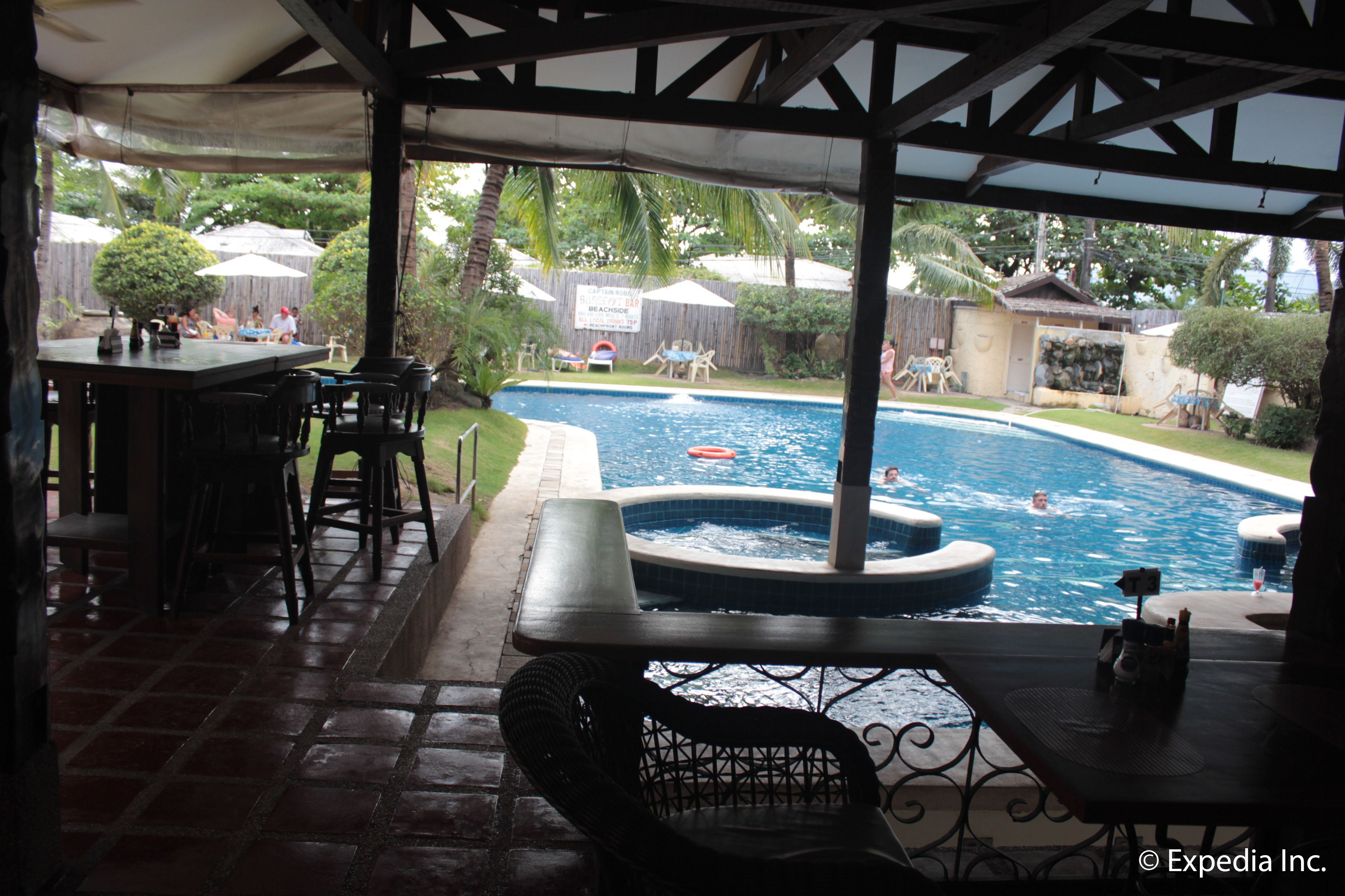 สระว่ายน้ำกลางแจ้ง, เก้าอี  ้อาบแดดริมสระ