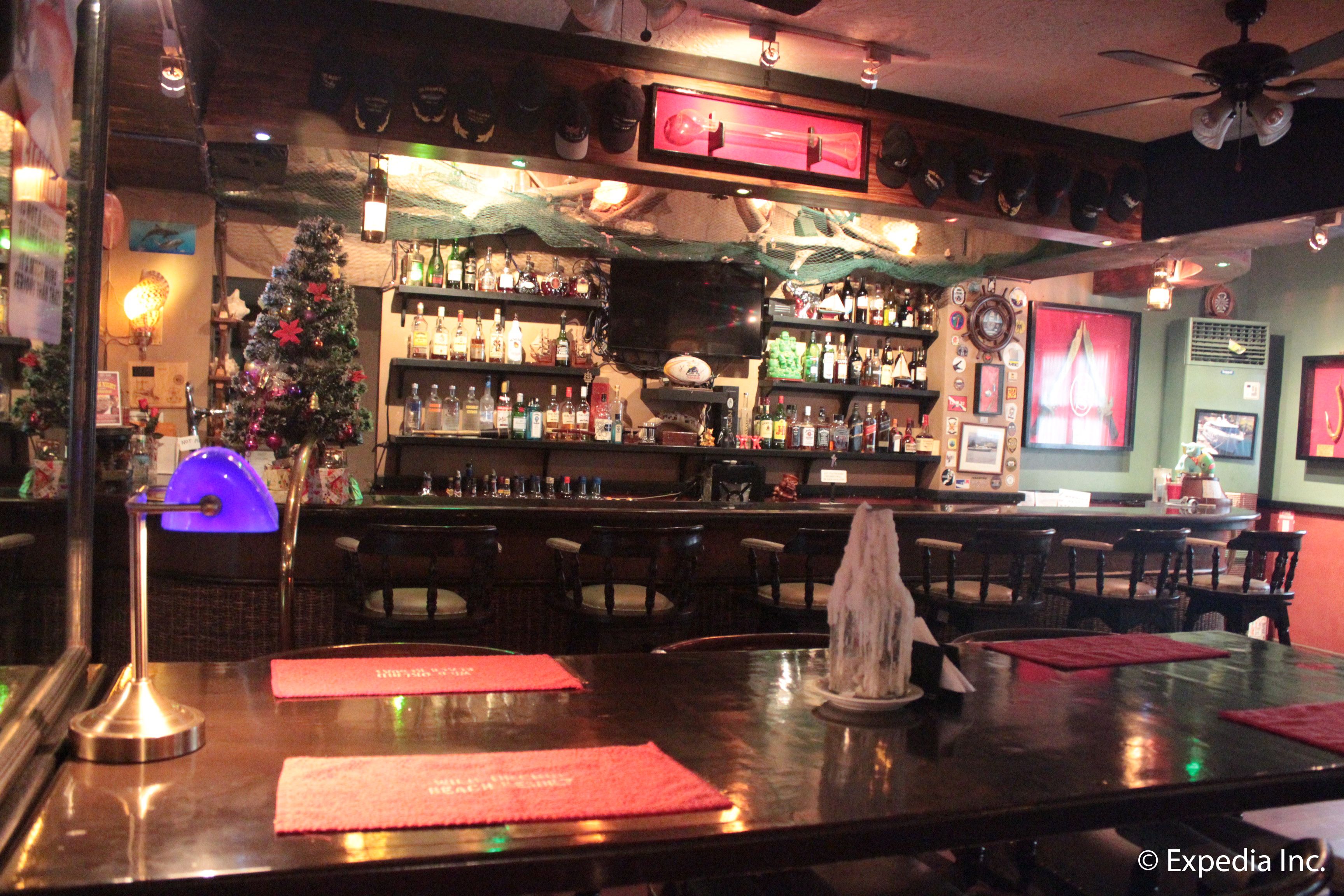 3 bars/lounges, swim-up bar, poolside bar