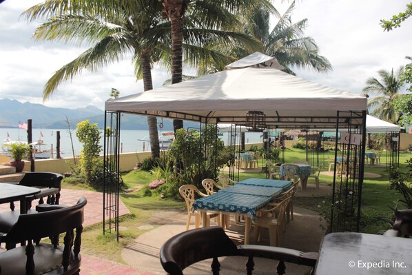 2 restaurants, spécialités Cuisine internationale