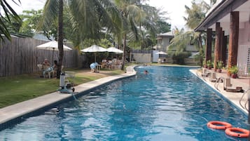 Outdoor pool, sun loungers