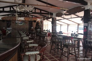2 restaurants, breakfast, lunch, dinner served; international cuisine  - Wild Orchid Beach Resort (Olongapo)