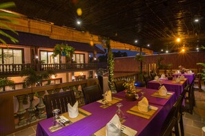 Deluxe Double Room, Balcony, Pool View | Restaurant | Breakfast, lunch, dinner served; international cuisine