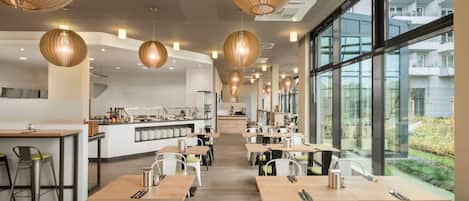 Colazione a buffet, servita tutte le mattine (16 EUR a persona)