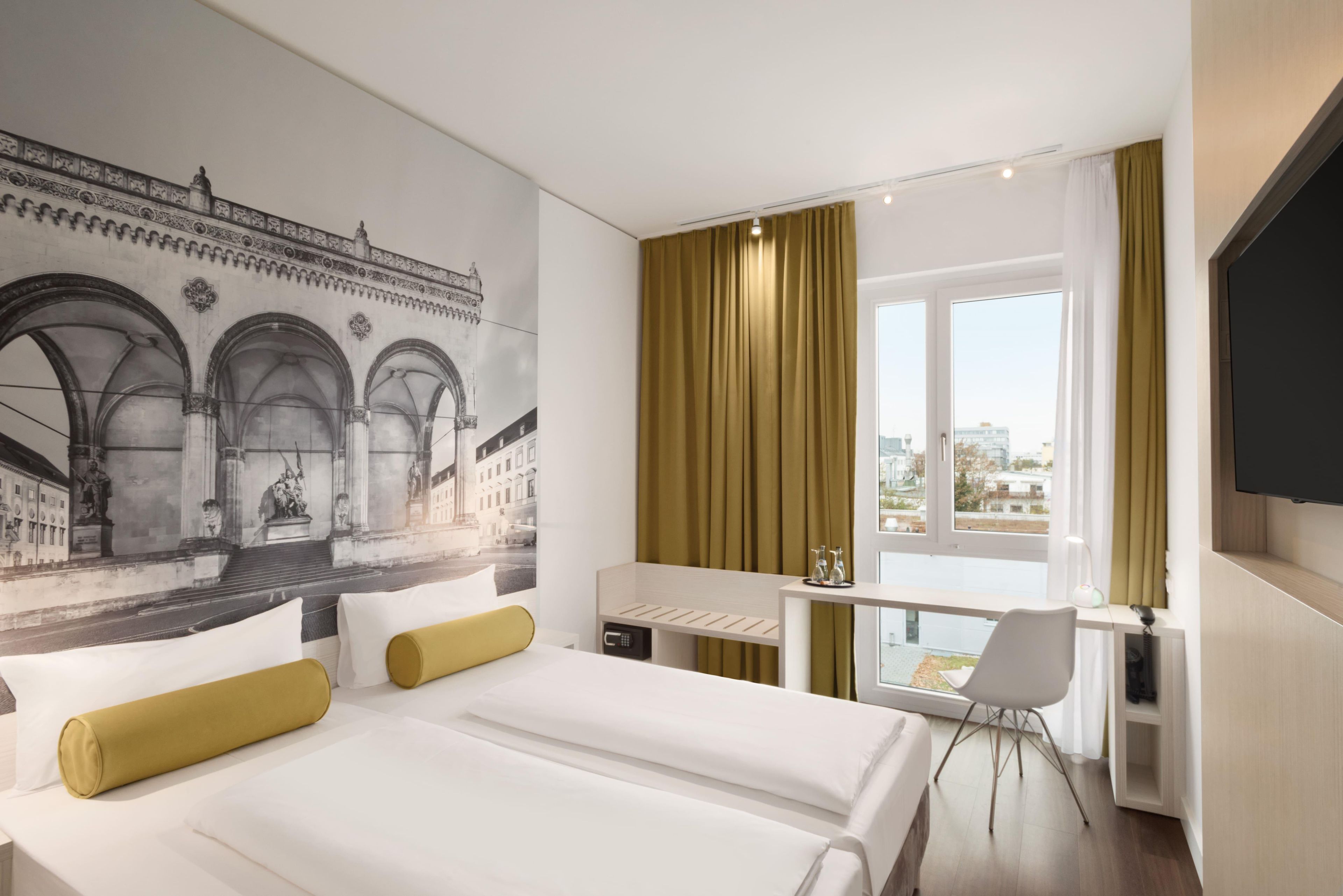 Premium bedding, in-room safe, desk, laptop workspace