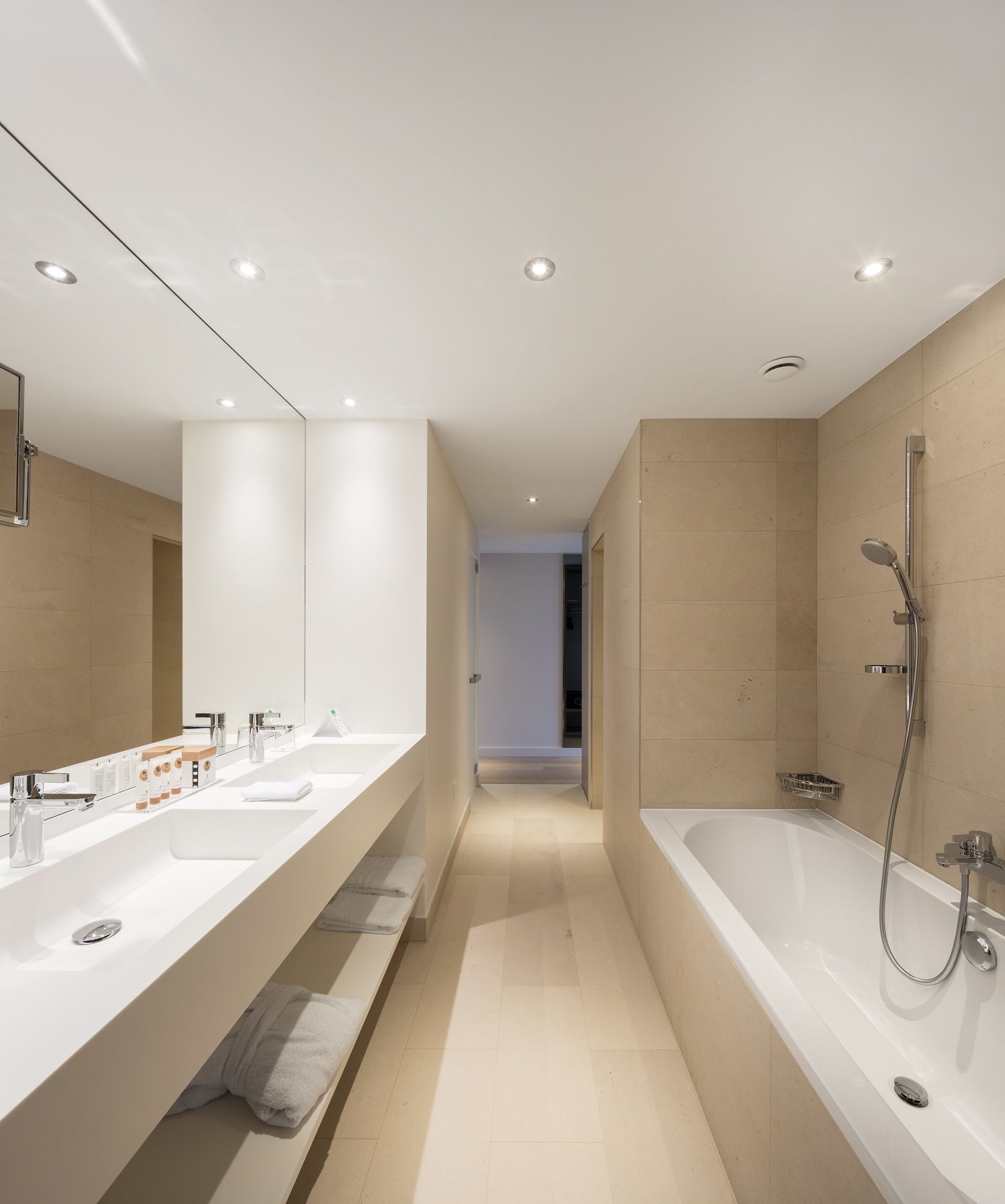 Suite Junior, 1 très grand lit (View) | Salle de bain