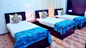 Triple Room | In-room safe, cribs (free), rollaway beds (surcharge), WiFi (free) - Majan Guest House (Nizwa)