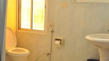 Family Room | Bathroom | Shower, free toiletries, hair dryer, bathrobes