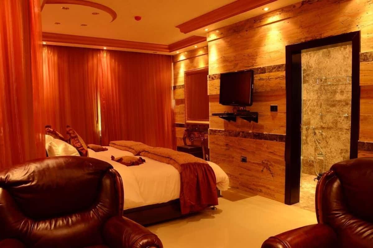 Deluxe Single Room | 1 bilik tidur, peti besi dalam bilik, meja, langsir/tirai gelap terus