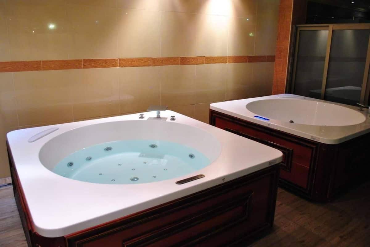 shower, free toiletries, hair dryer, dressing gowns