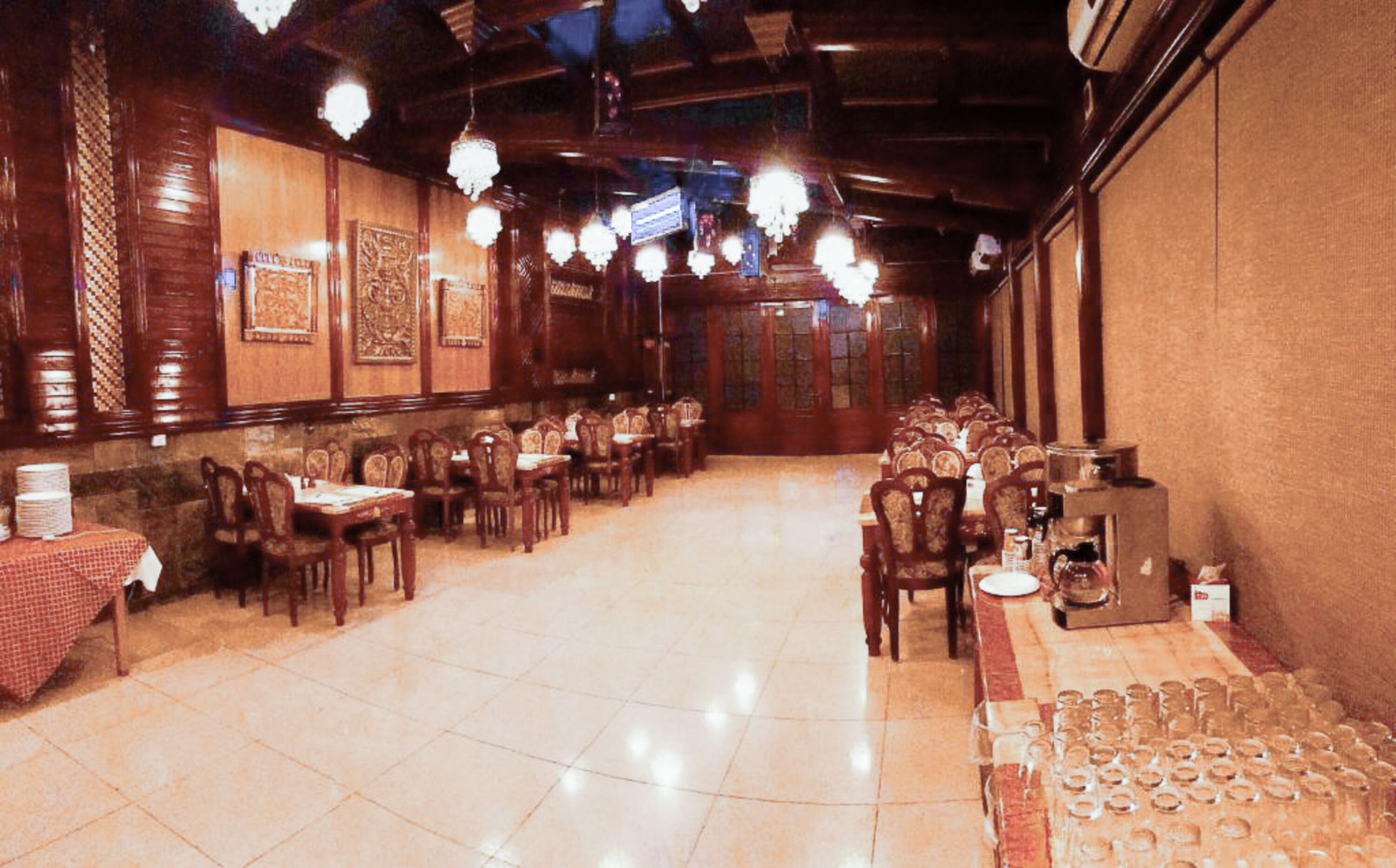 breakfast, lunch and dinner served