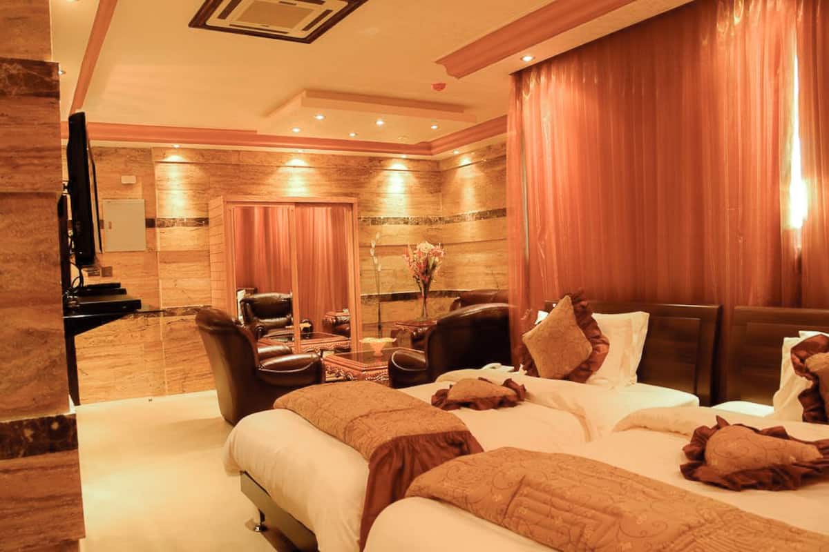 deluxe double or twin room | in-room safe, desk, blackout curtains, soundproofing