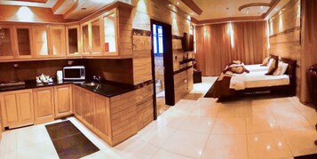 1 dormitorio, caja fuerte, escritorio y cortinas opacas