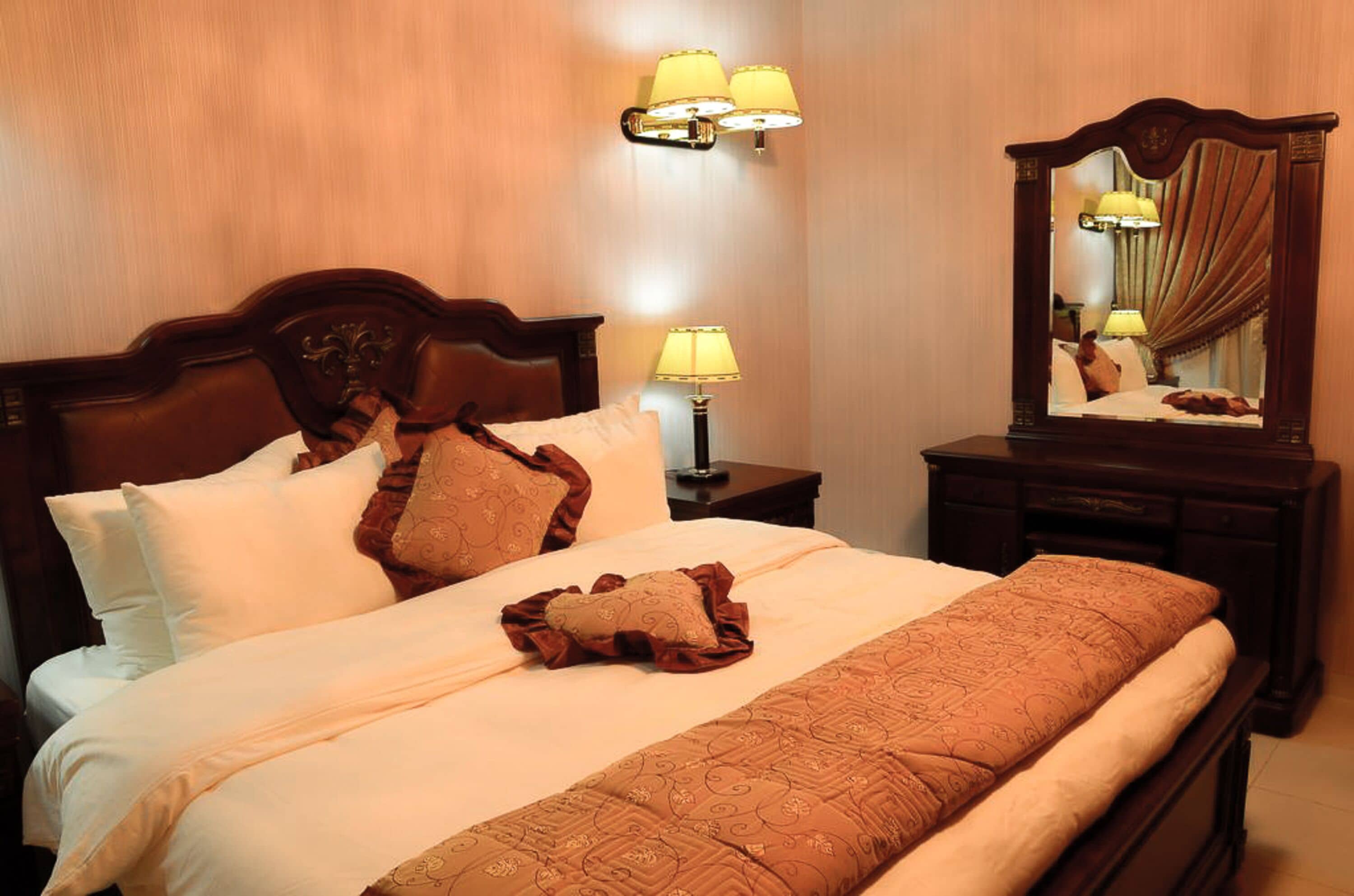 executive suite, 1 bedroom | in-room safe, desk, blackout curtains, soundproofing