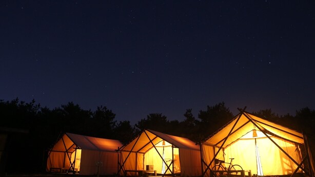 Front of property – evening/night - Blue Night Glamping House in Udo - Caravan Park (Jeju City)