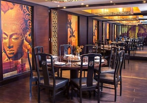 2 restaurants, breakfast, lunch, dinner served; Chinese cuisine