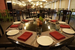 3 restaurants; ze serveren er ontbijt, lunch en diner 