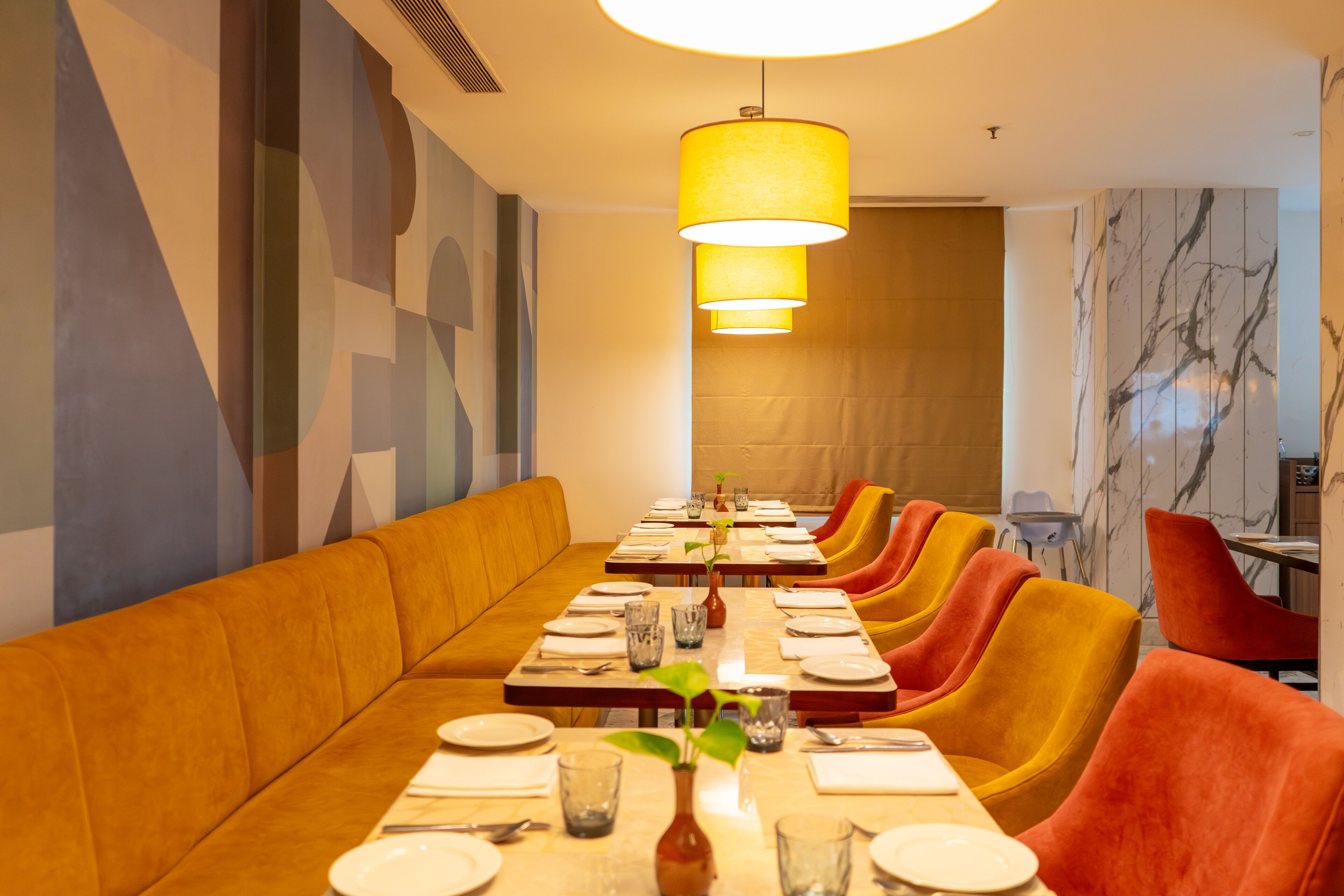 2 restaurants, breakfast, lunch, dinner served; chinese cuisine