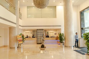 Lobby - Radisson Blu Kochi (Kanayannur)
