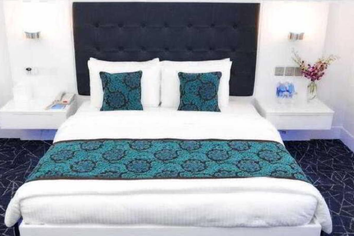 Ropa de cama de alta calidad, camas con efecto memoria y minibar