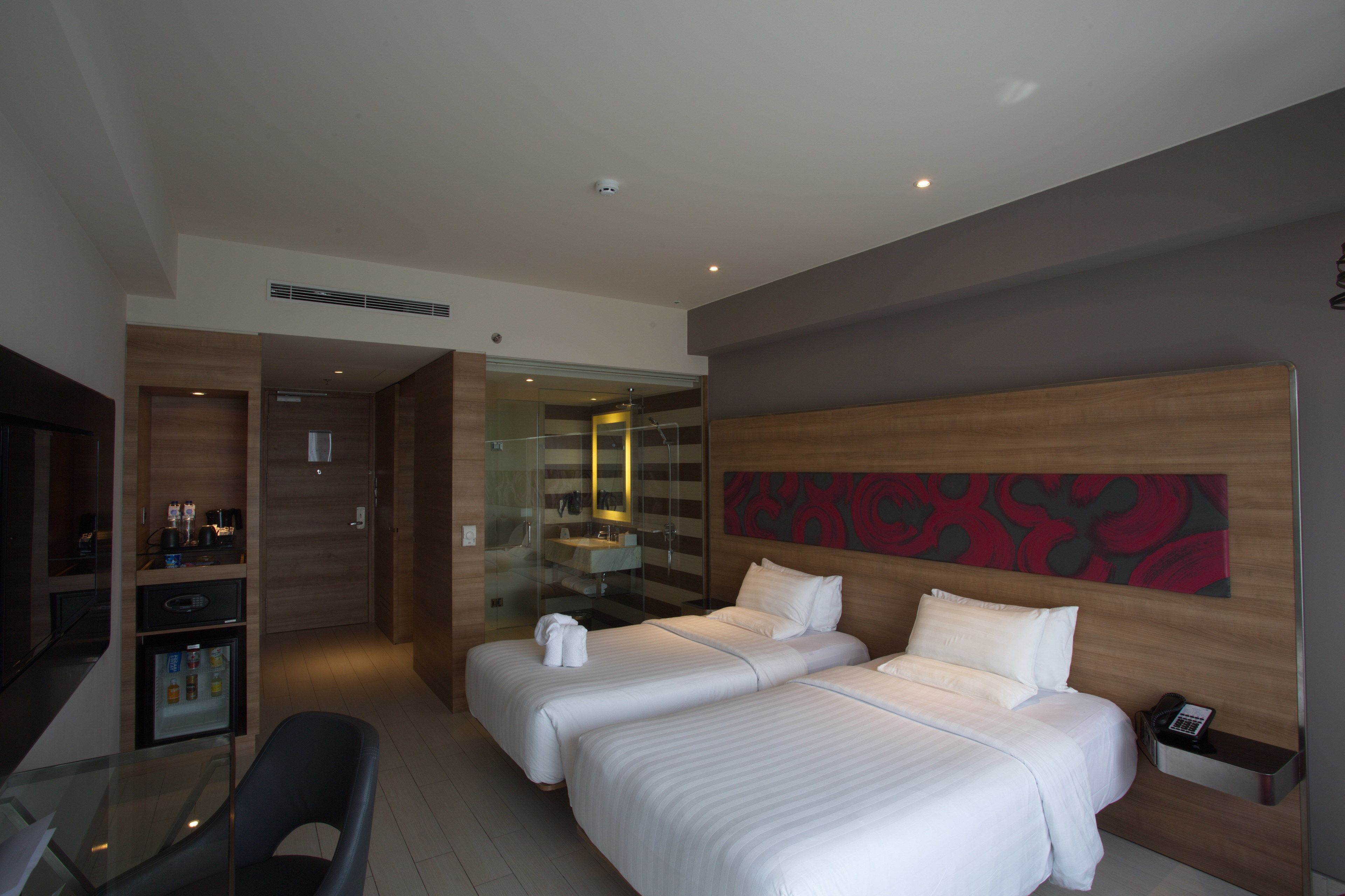superior room, 2 single beds | minibar, in-room safe, desk, soundproofing