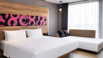 Habitación superior, 1 cama doble con sofá cama | Minibar, caja fuerte, escritorio y sistema de insonorización
