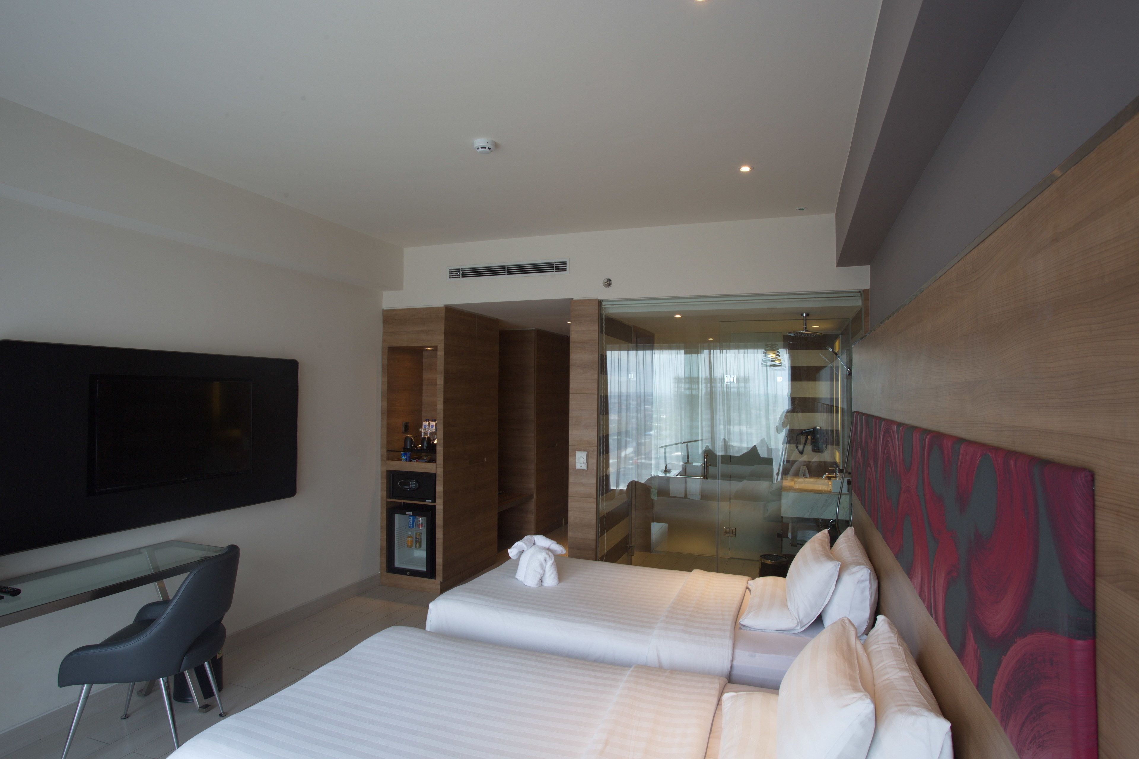 superior room, 2 single beds | minibar, in-room safe, desk, soundproofing
