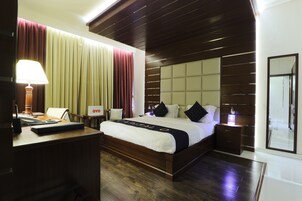 Minibar, tabla de planchar con plancha, wifi gratis y ropa de cama 