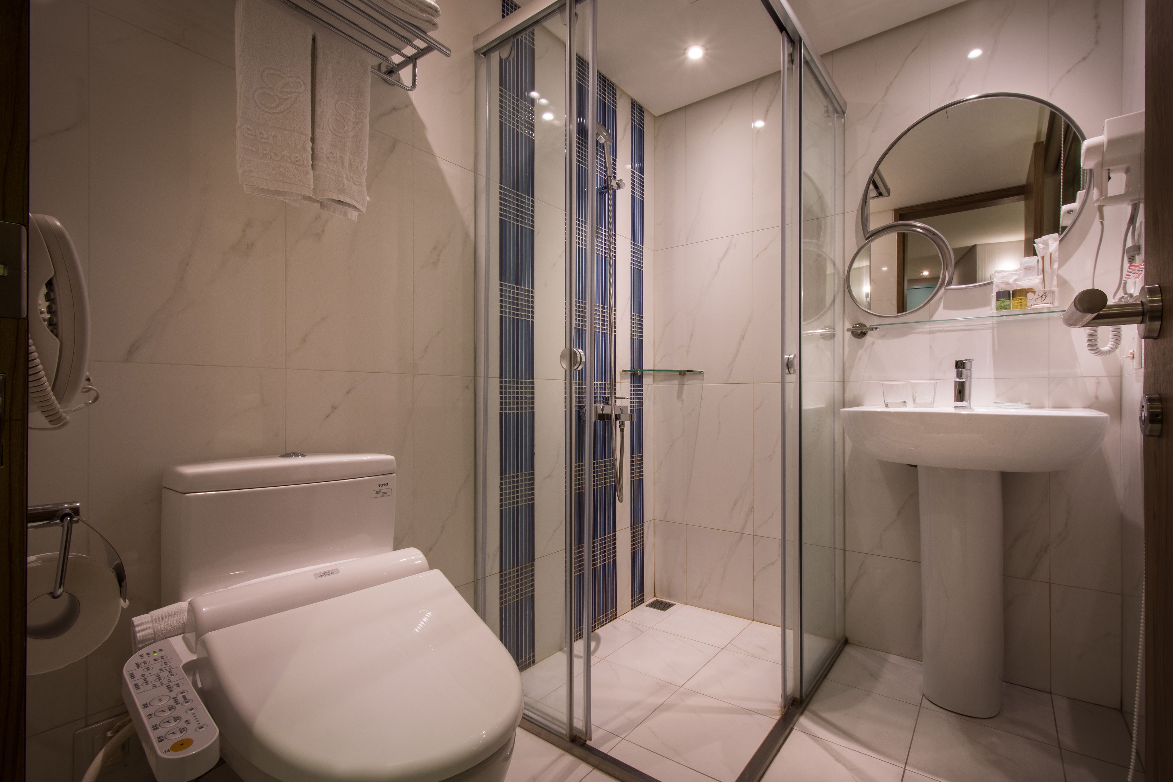 quadruple room, 2 bedrooms, connecting rooms | bathroom | hair dryer, slippers, towels, toilet paper