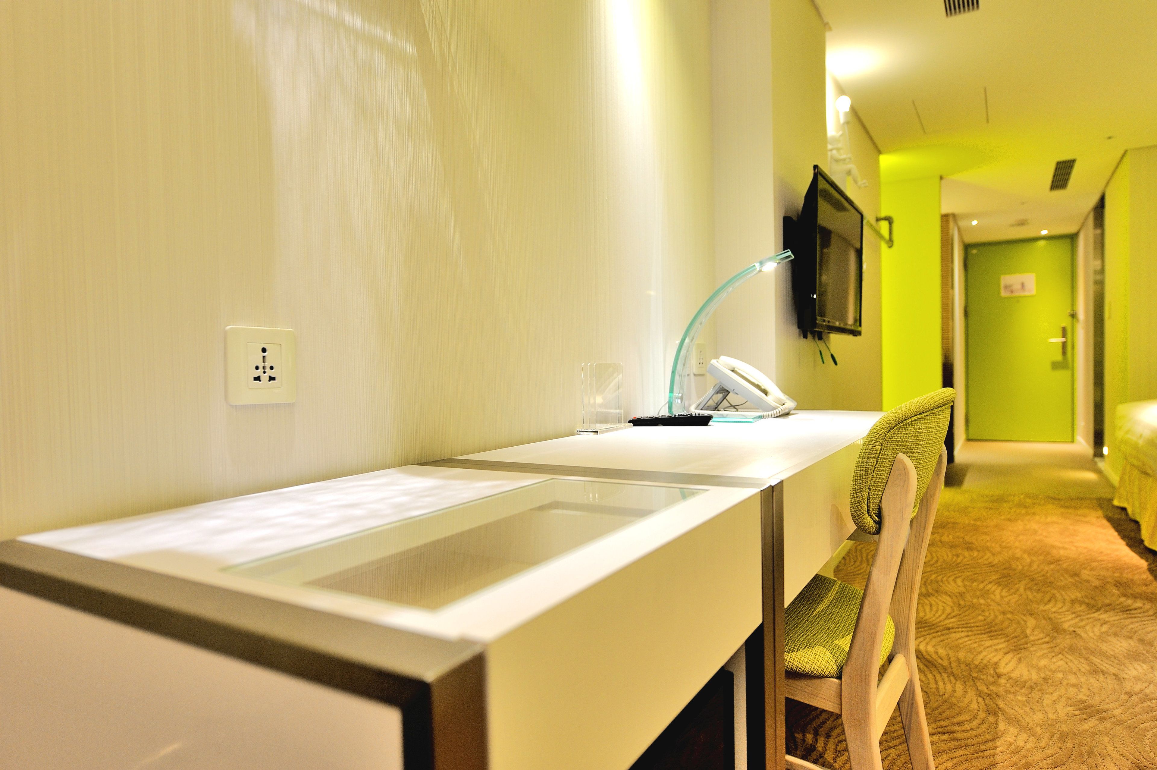 superior twin room, 2 single beds, city view | down duvets, in-room safe, desk, iron/ironing board