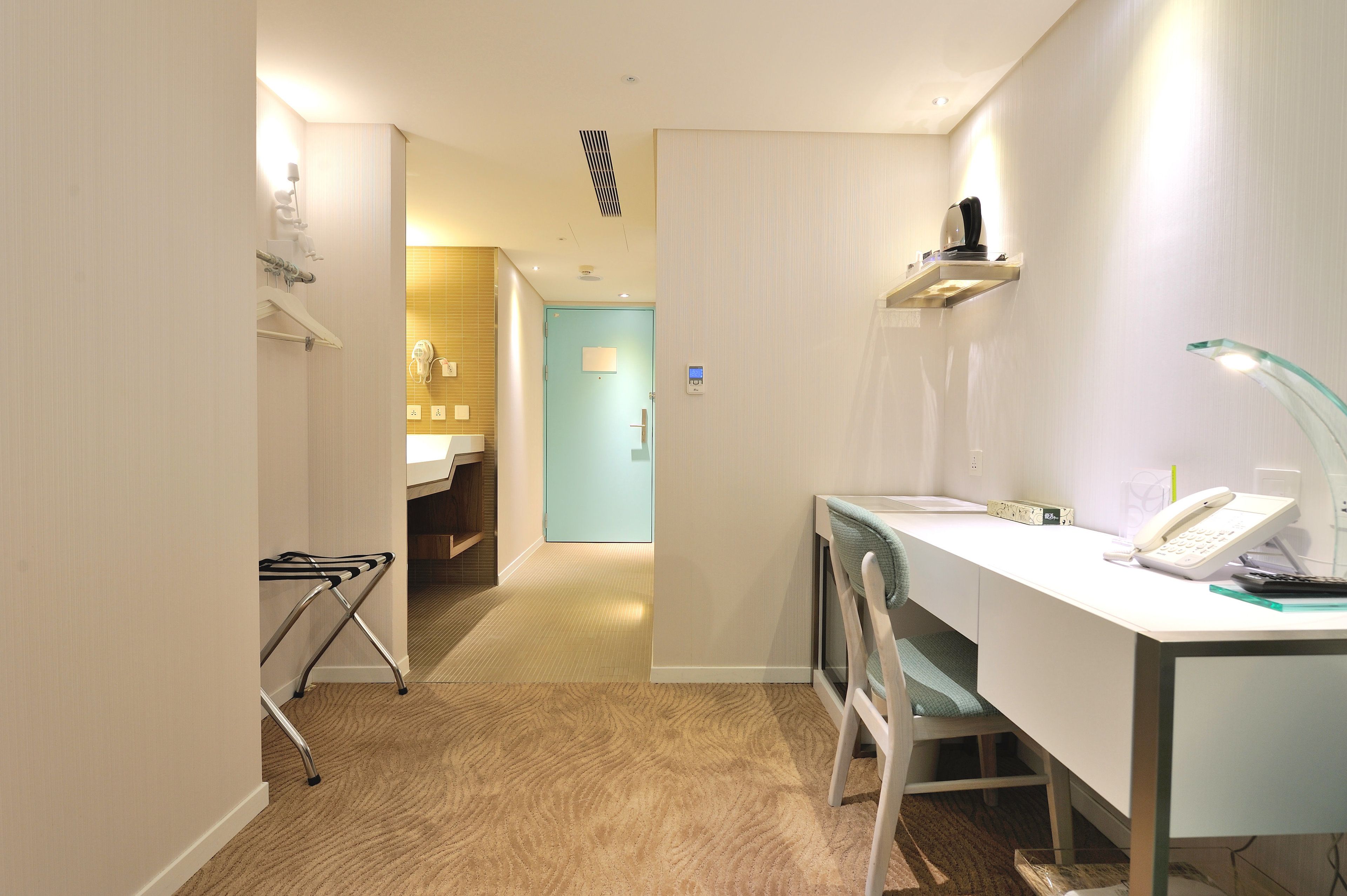 deluxe triple room, no windows | down duvets, in-room safe, desk, iron/ironing board