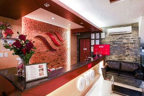 Reception - OYO 415 Florotel Gensan (General Santos)