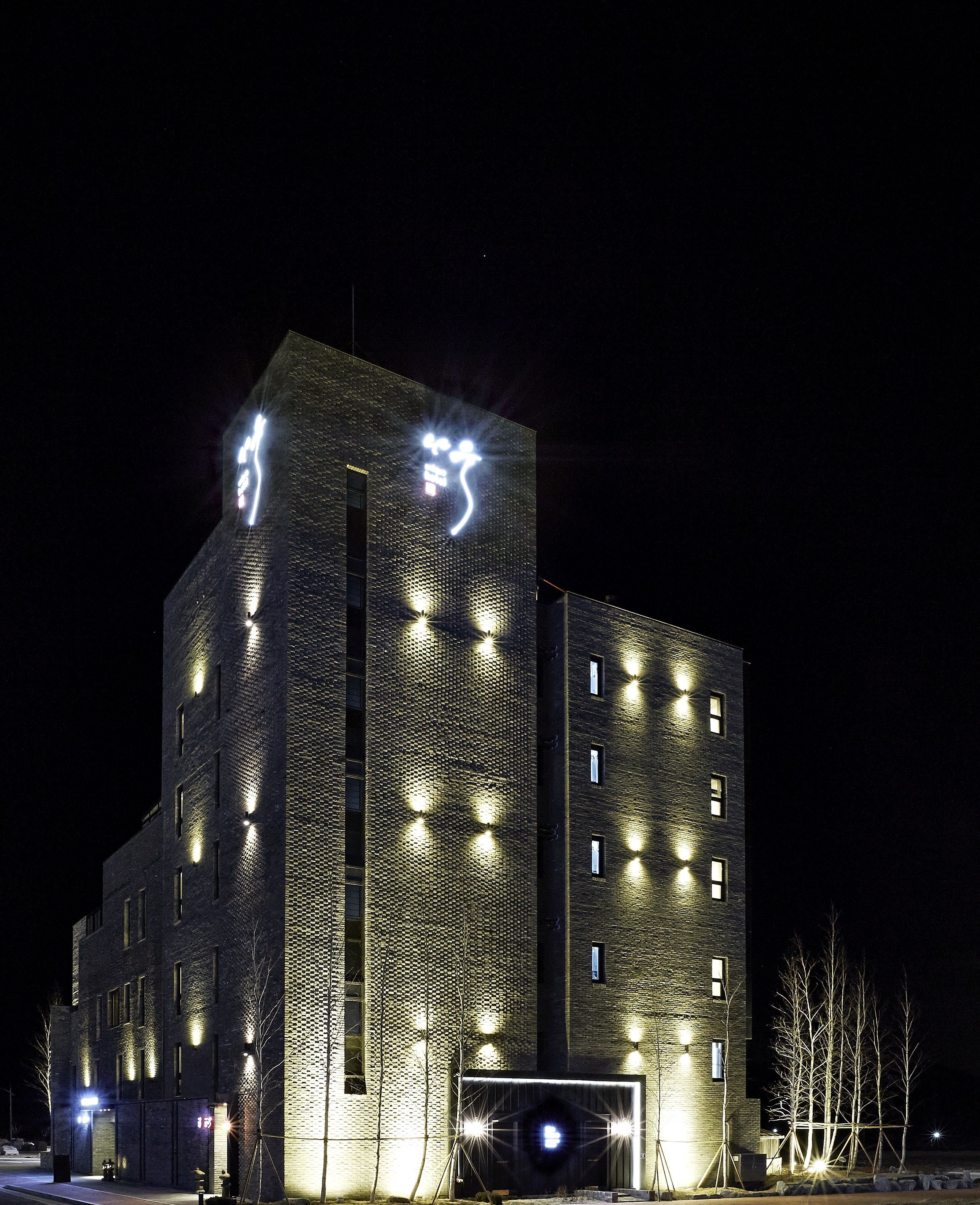 premium bedding, down duvets, memory-foam beds, minibar