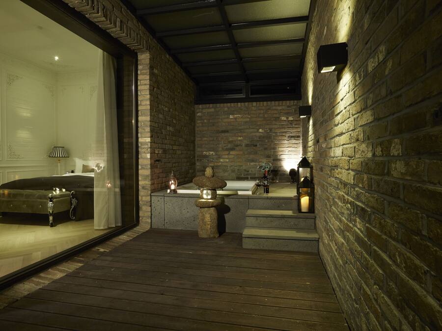 Suite, Hot Tub (C) | Terrace/patio