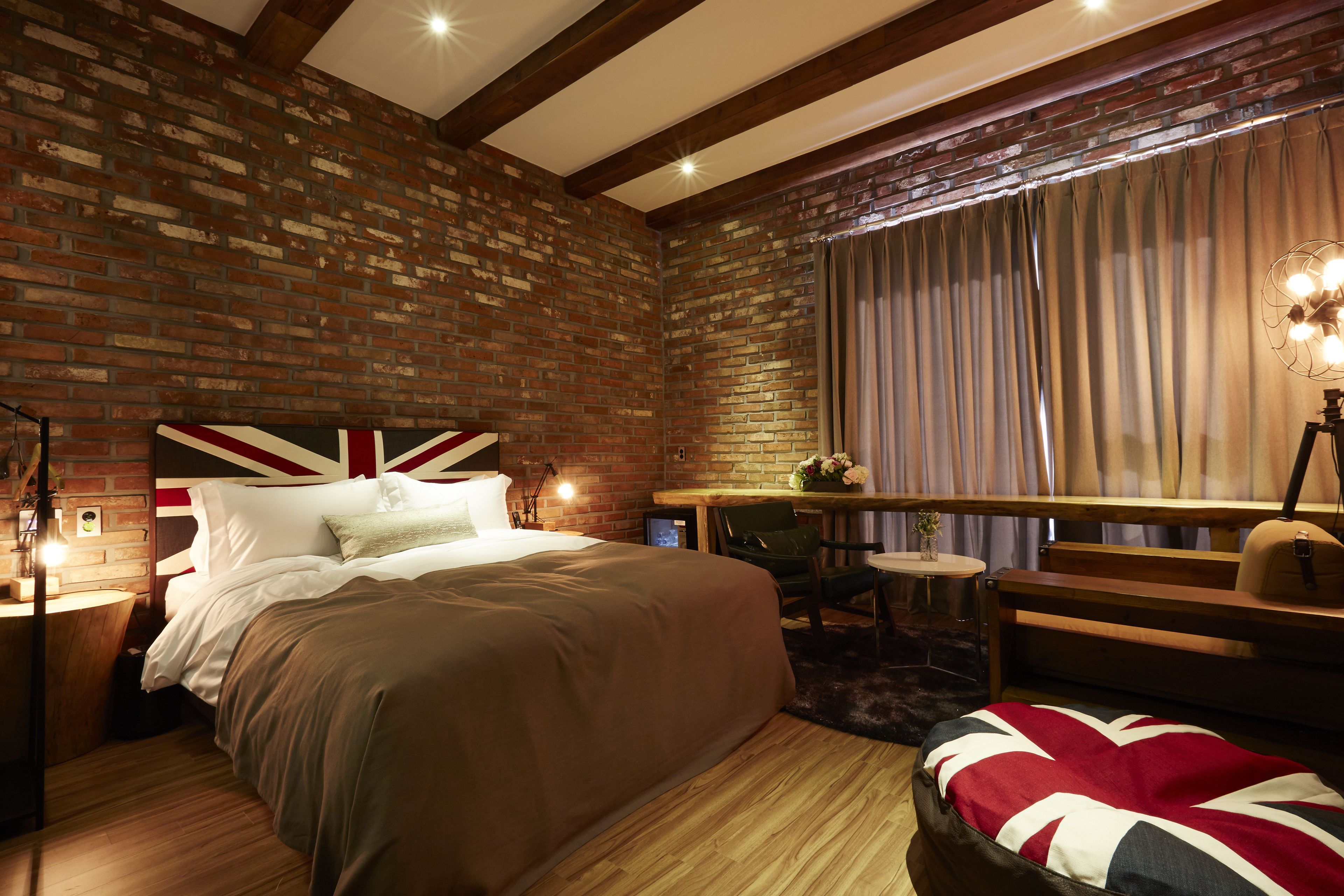 standard double room | premium bedding, down duvets, memory-foam beds, minibar