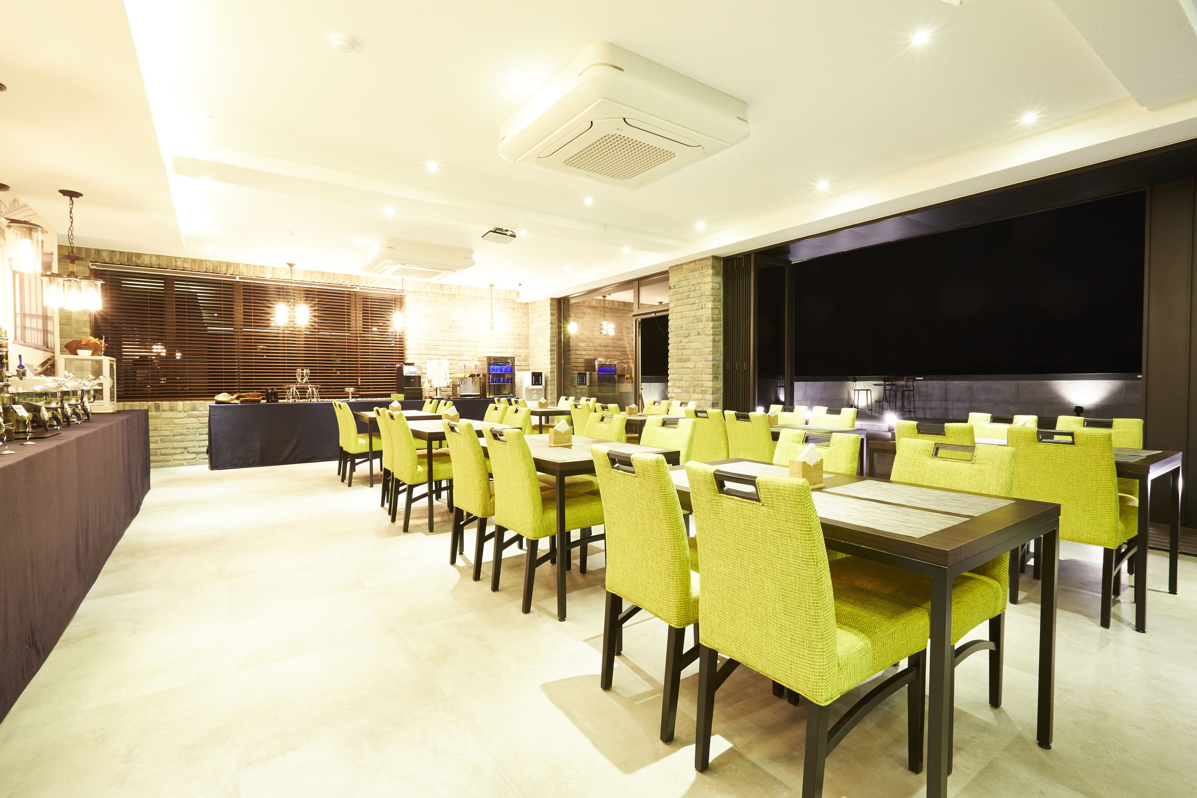 daily buffet breakfast (krw 15000 per person)