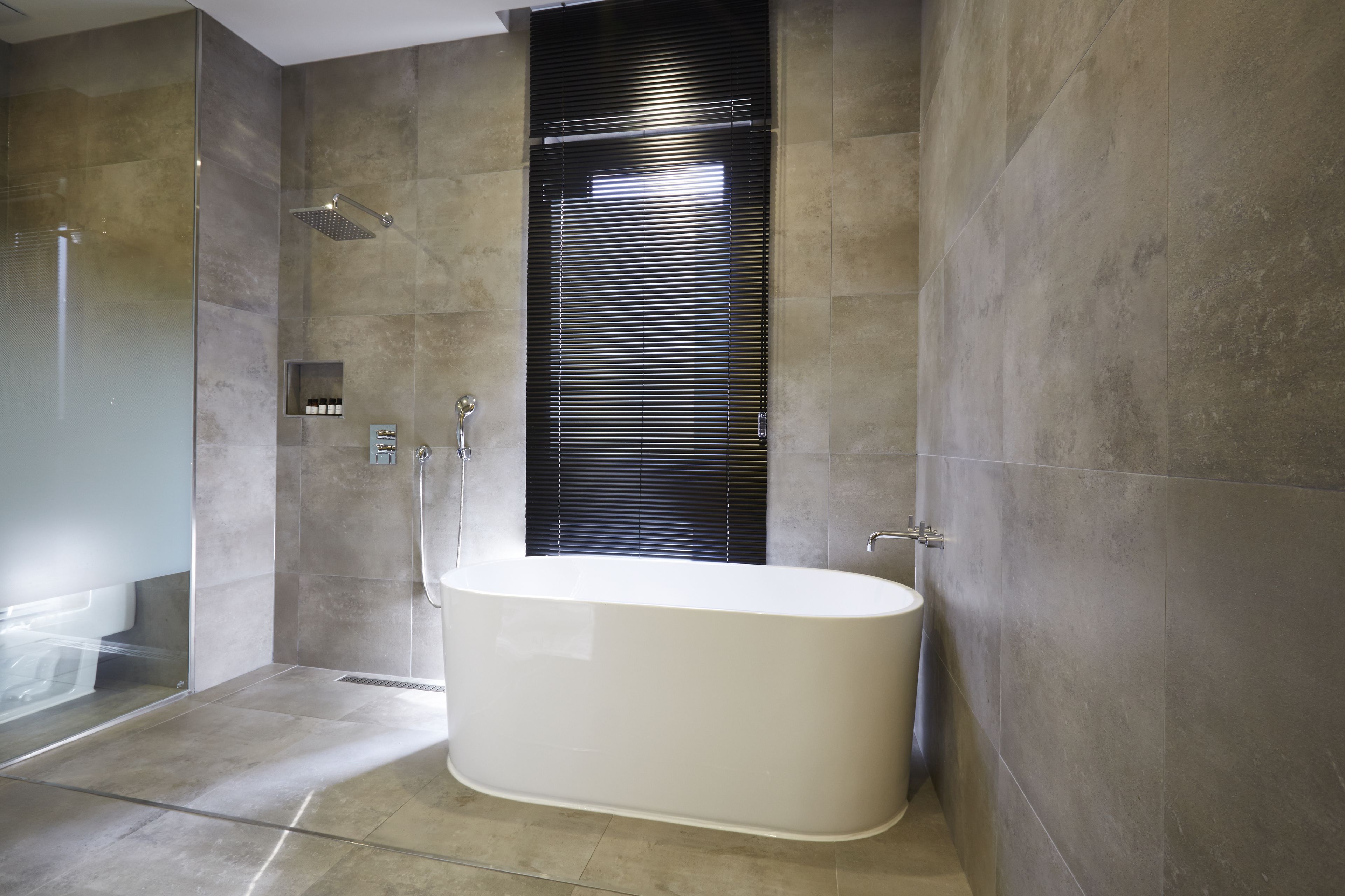 standard double room | deep-soaking bathtub