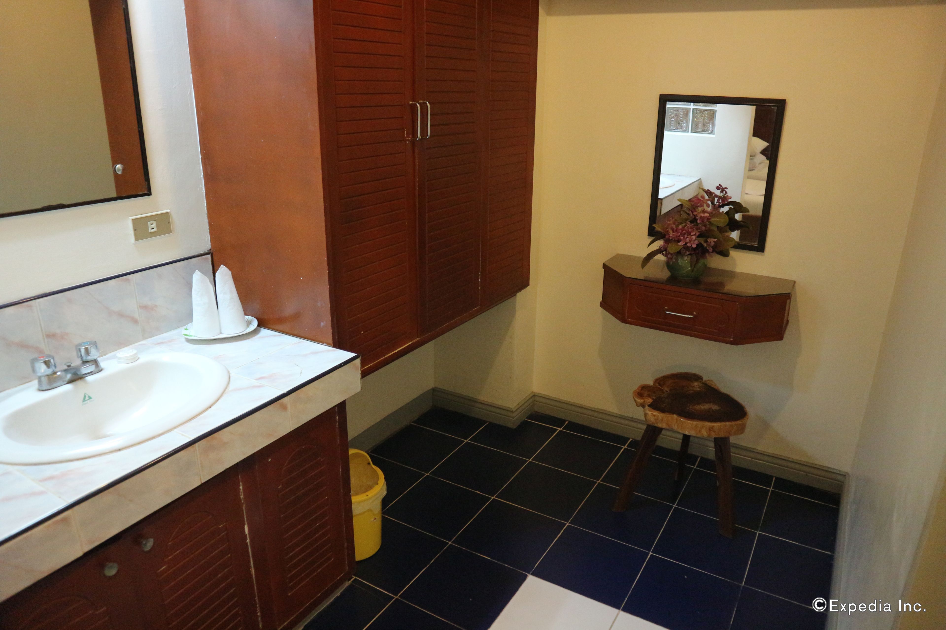 Deluxe-Zimmer | Badezimmer | Dusche, kostenlose Toilettenartikel, Handtücher