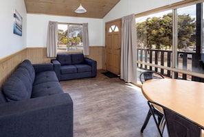 Chalet rustique exécutif (Maximum 6) | Aire de séjour