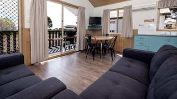 Executive-Ferienhütte (Maximum 6) | Essbereich im Zimmer