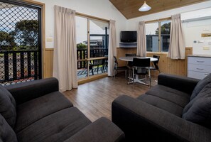 Chalet rustique exécutif (Maximum 4) | Aire de séjour