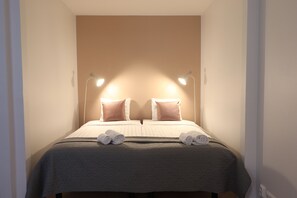 Estudio básico | Escritorio, wifi gratis, ropa de cama