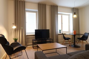 Perusstudio | Oleskelualue | Taulutelevisio, DVD-soitin