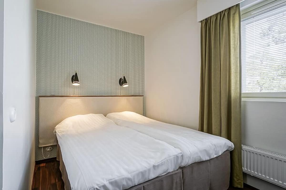 1 habitación, escritorio, tabla de planchar con plancha y wifi gratis