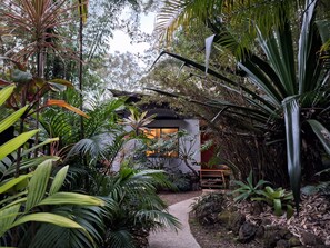 尊贵平房, 2 间卧室, 泳池景观 | 迷你吧、特色装修、特色家居、办公桌