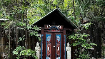 Pintu masuk properti